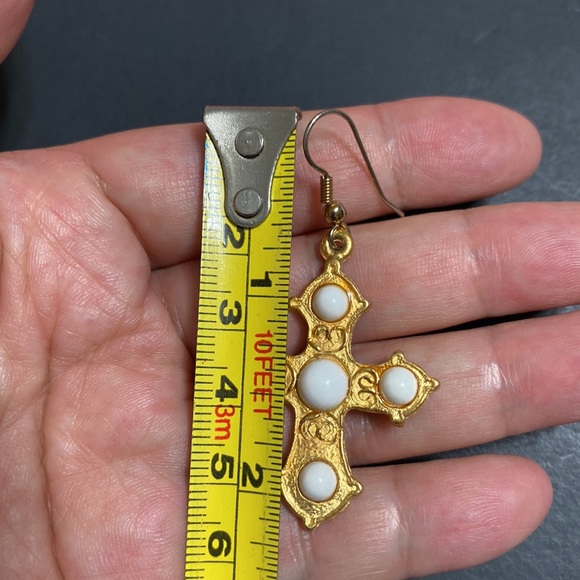 🖤Vtg💕Matte gold cross earrings - Picture 7 of 9